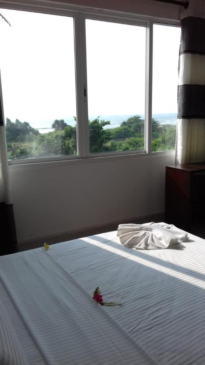 Blue Beach Villa Вадува Екстериор снимка