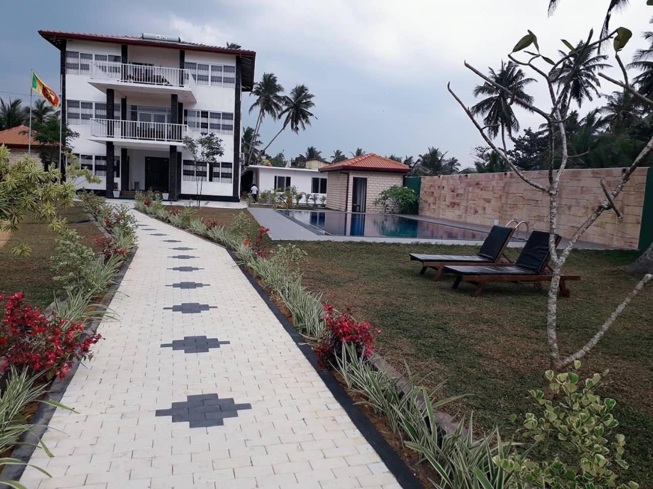 Blue Beach Villa Вадува Екстериор снимка