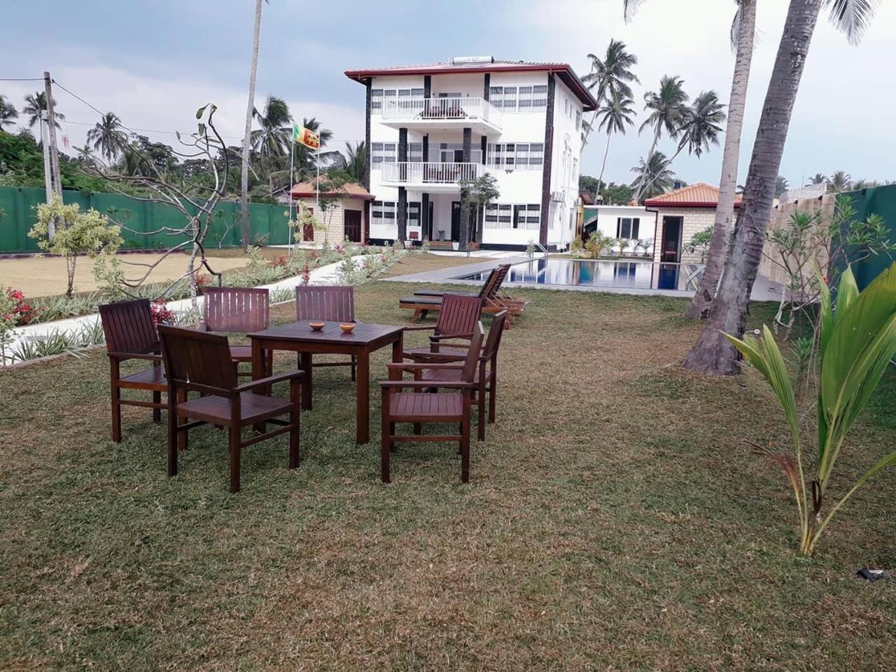Blue Beach Villa Вадува Екстериор снимка