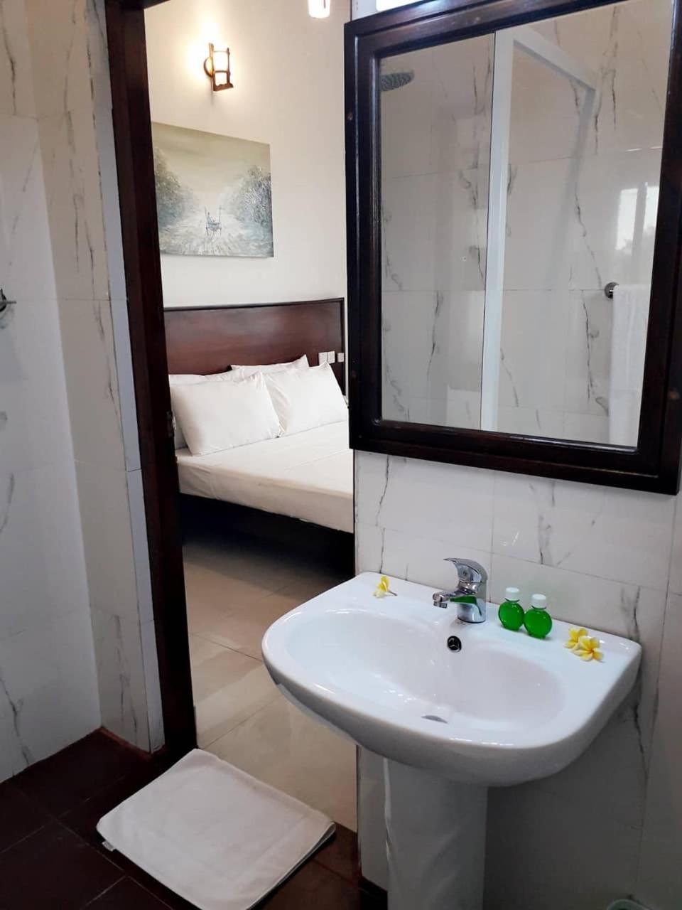 Blue Beach Villa Вадува Екстериор снимка